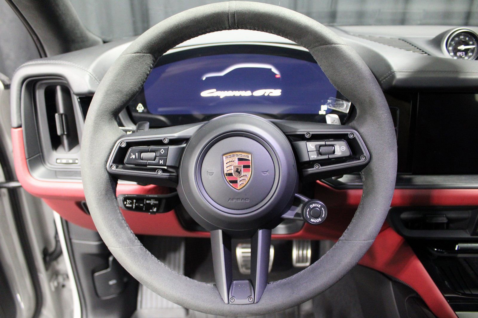 Certified 2025 Porsche Cayenne GTS image 32