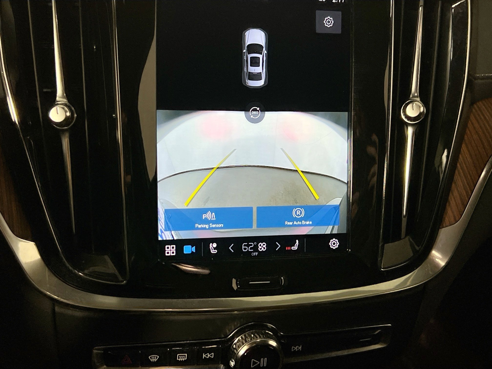 Used 2023 Volvo S60 B5 Ultimate w/ Climate Package image 14