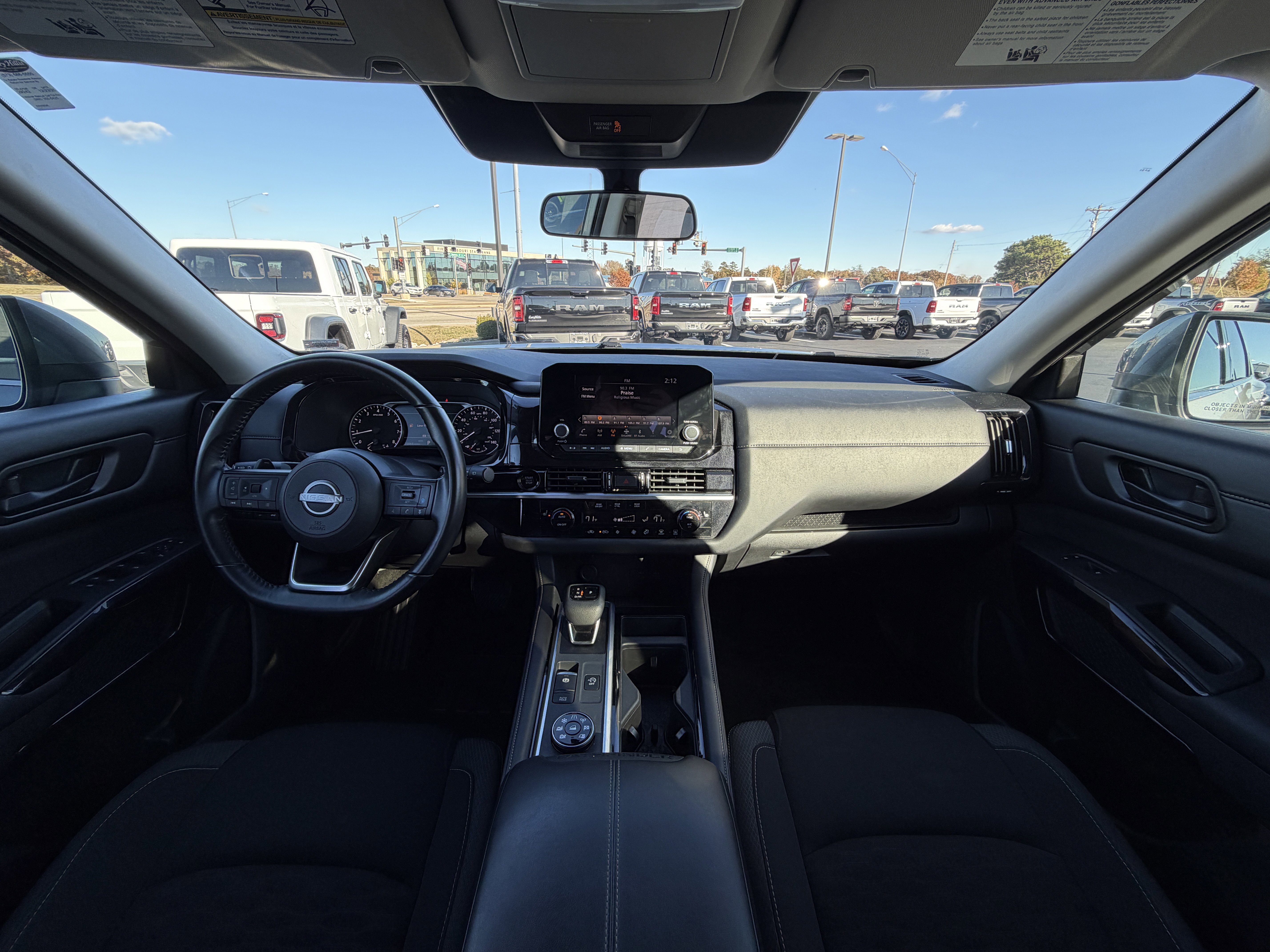 Used 2025 Nissan Pathfinder SV image 11