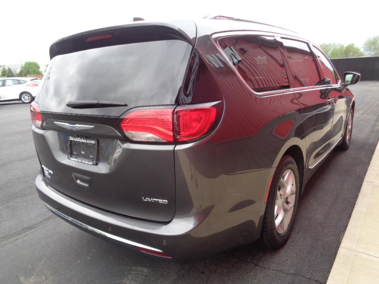 Used 2019 Chrysler Pacifica Limited FWD image 5