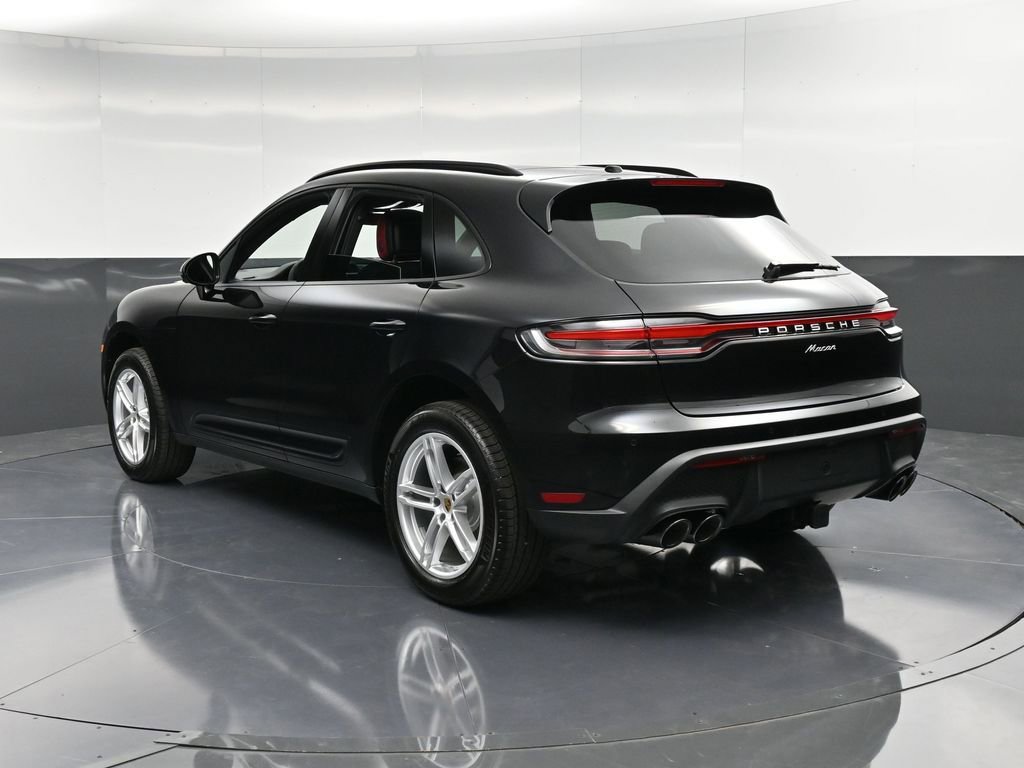 Certified 2025 Porsche Macan AWD/4WD image 3