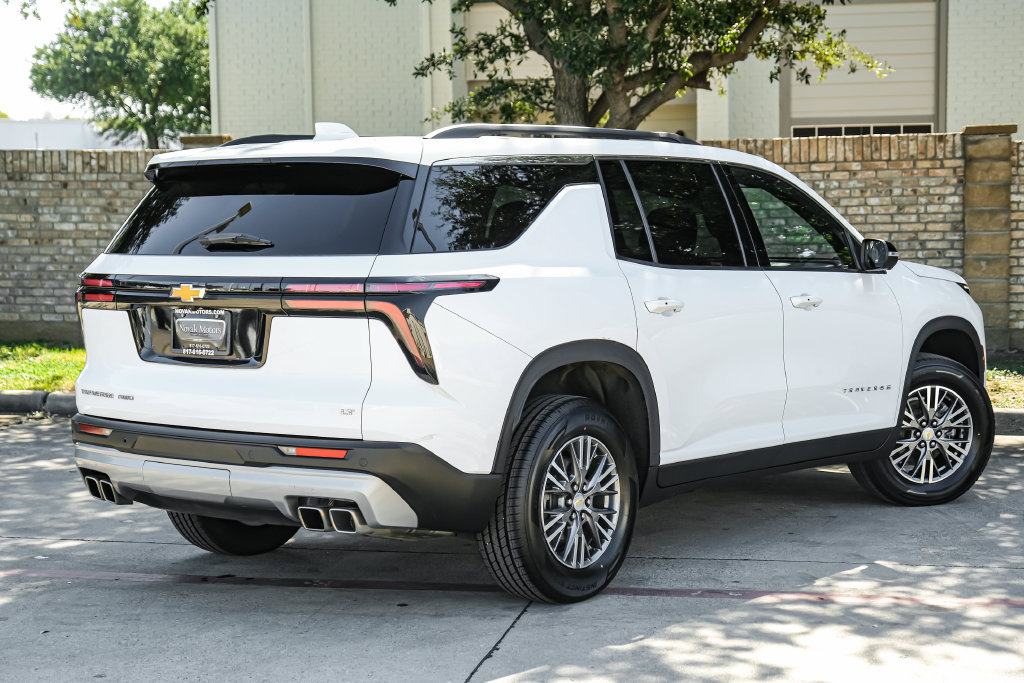 Used 2024 Chevrolet Traverse LT AWD/4WD image 16