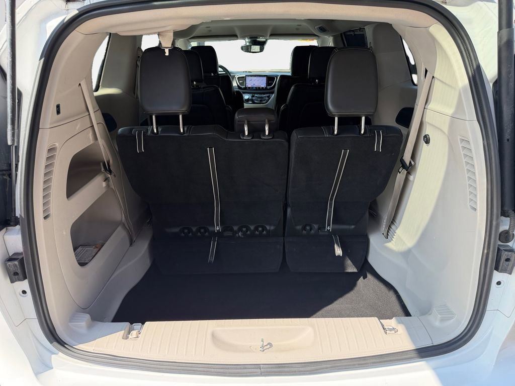 Certified 2024 Chrysler Pacifica Touring-L image 27
