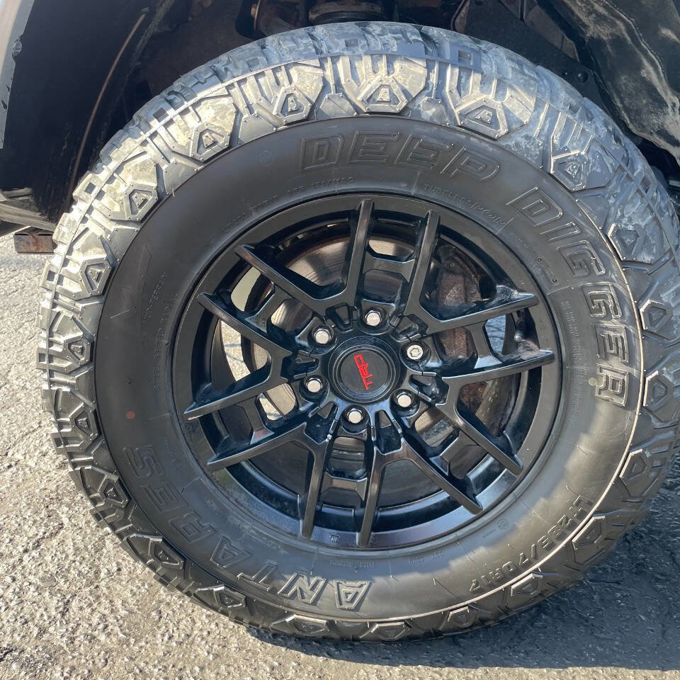 Used 2018 Toyota Tacoma SR5 image 9