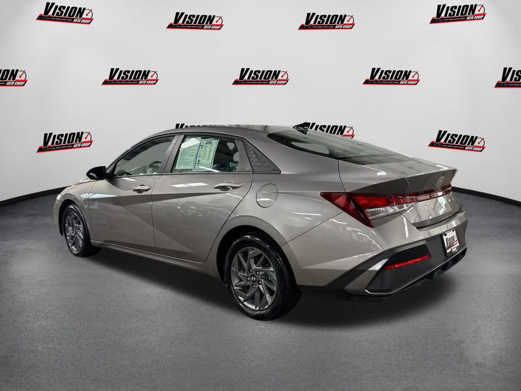 Certified 2024 Hyundai Elantra SEL image 7