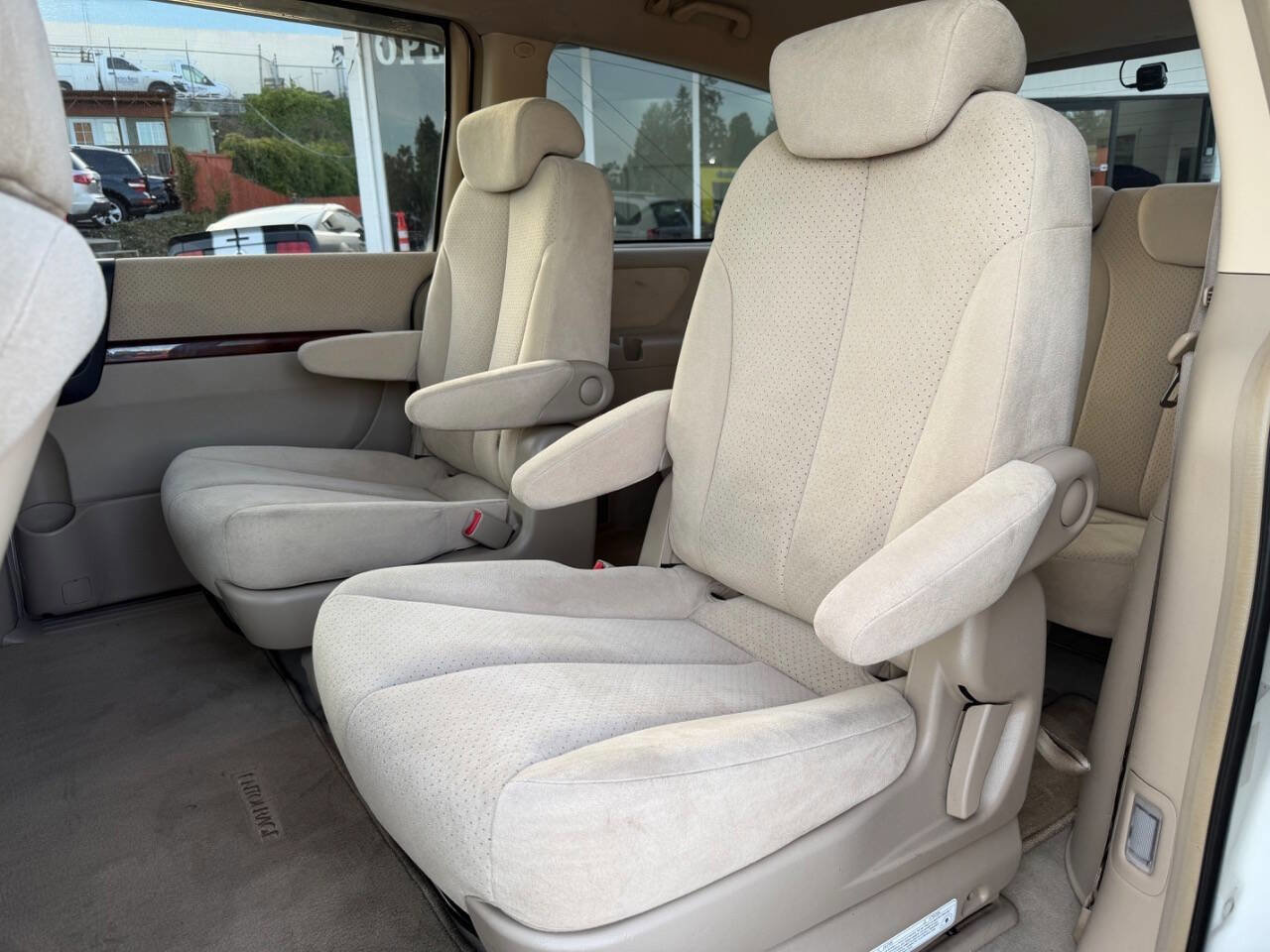 Used 2007 Hyundai Entourage GLS image 25