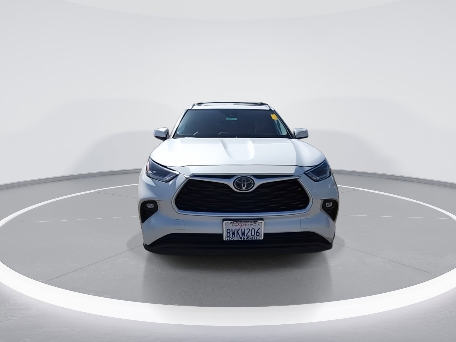 Used 2021 Toyota Highlander XLE image 3