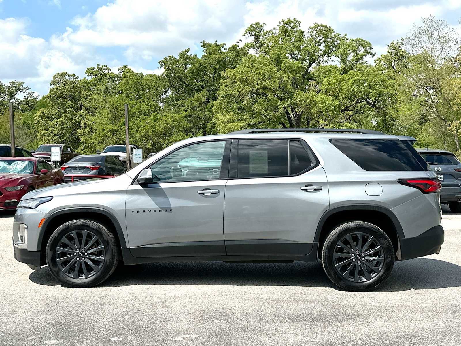 Used 2023 Chevrolet Traverse RS image 12