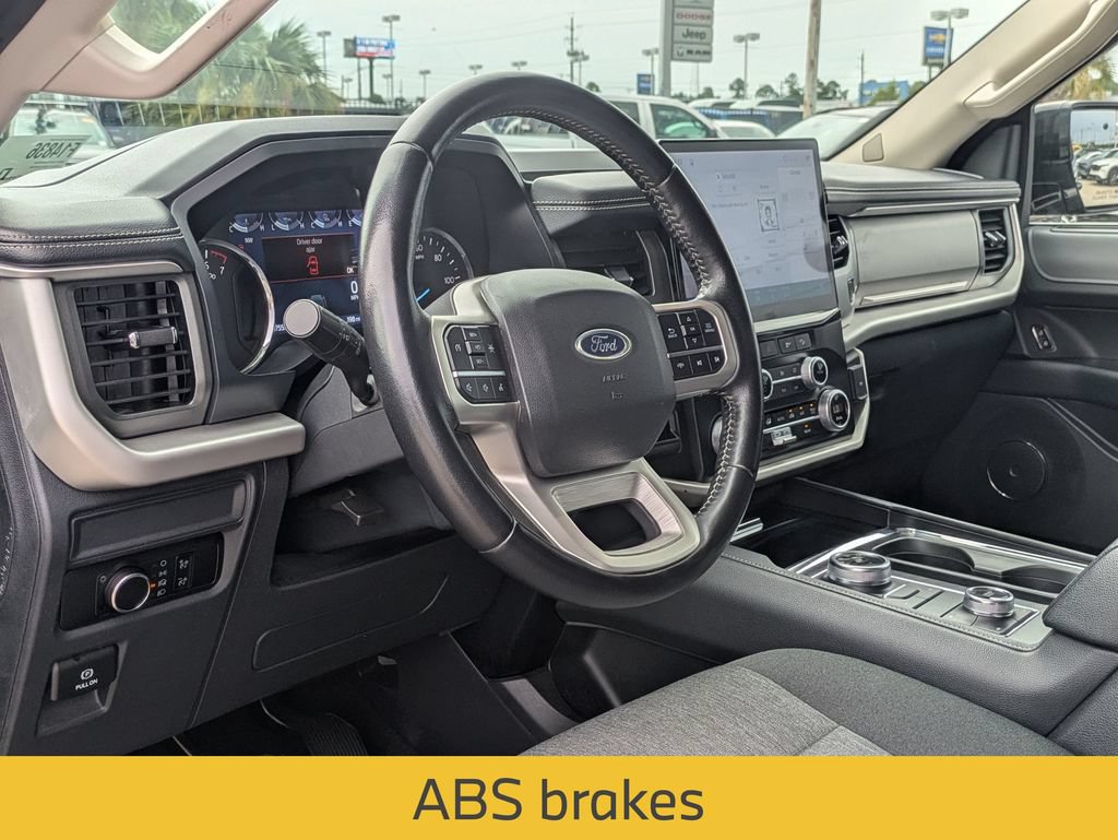 Used 2024 Ford Expedition XLT AWD/4WD image 32