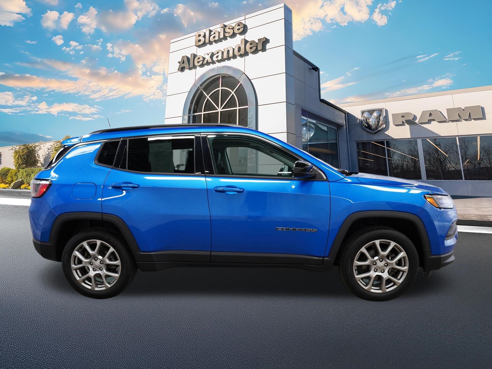Used 2022 Jeep Compass Latitude w/ Sun and Sound Group AWD/4WD video 2
