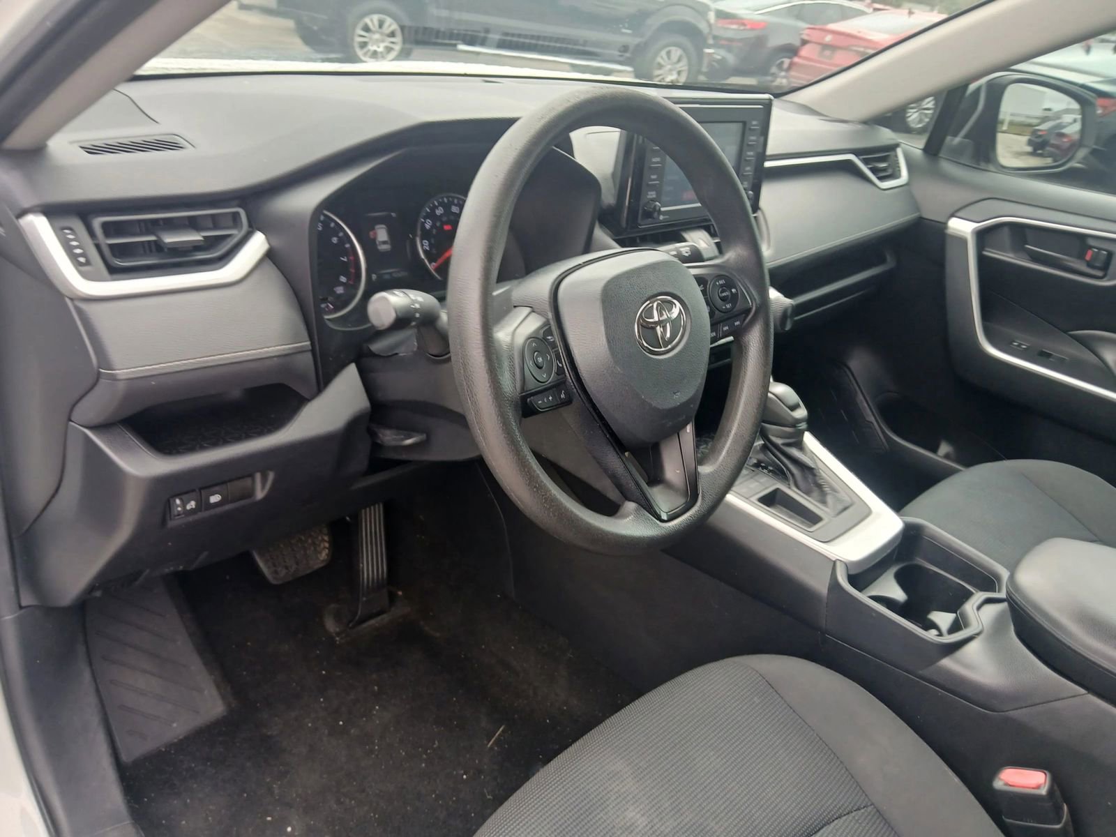 Used 2020 Toyota RAV4 LE image 5