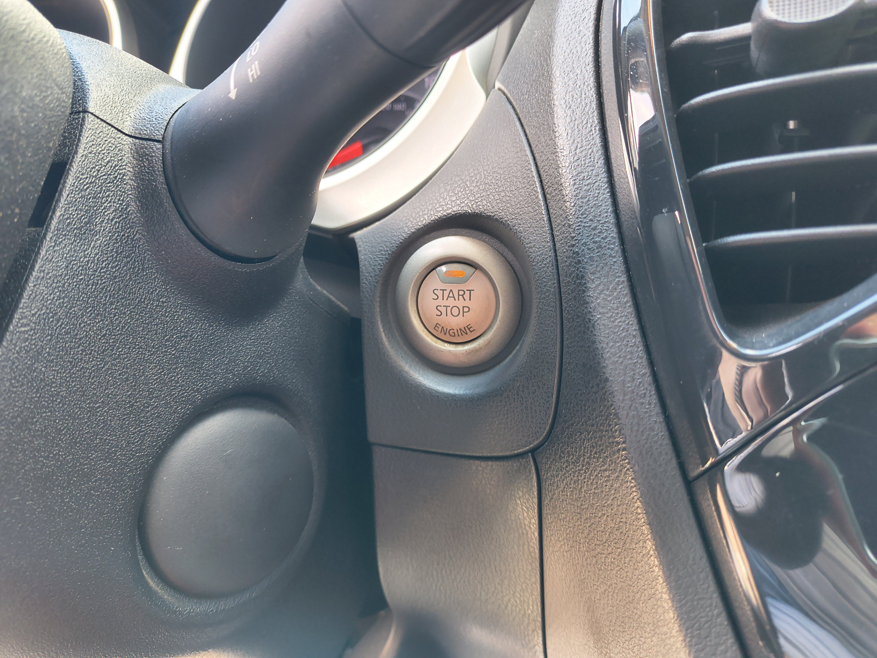 Used 2014 Nissan Juke SL FWD image 28