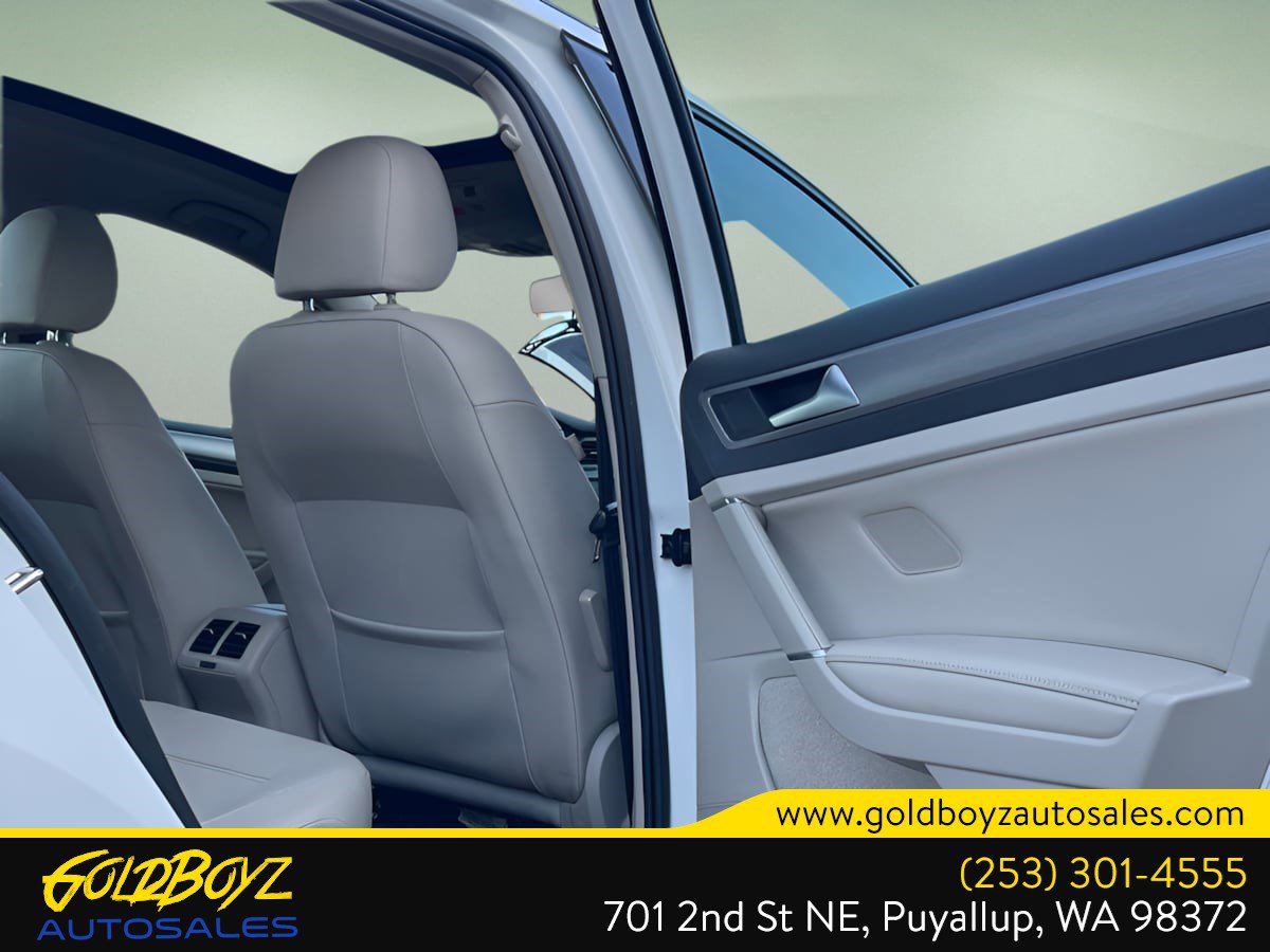 Used 2017 Volkswagen Golf SE image 17