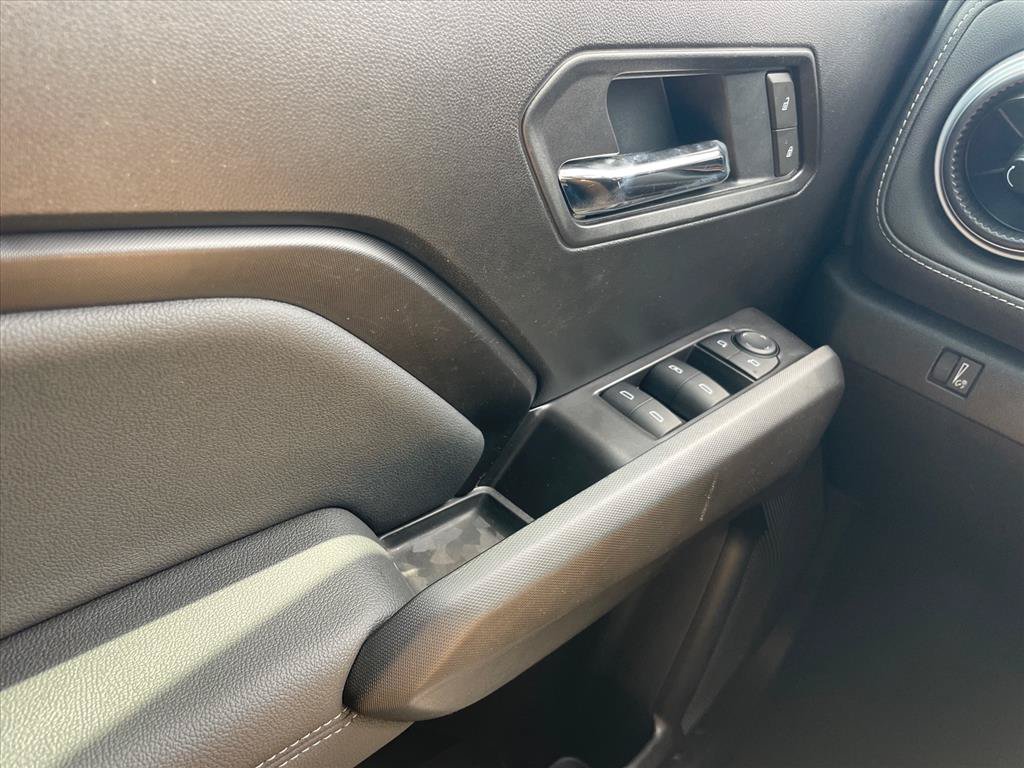 Used 2025 Chevrolet Colorado LT RWD image 19
