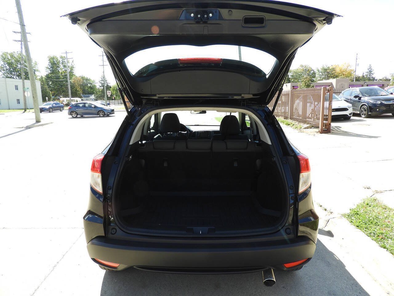 Used 2020 Honda HR-V LX image 29