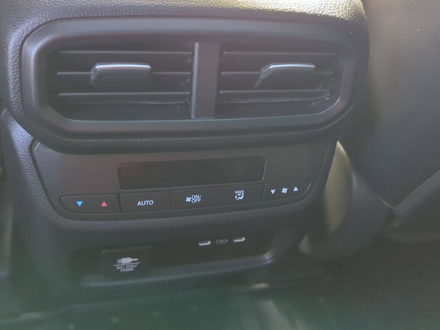 Used 2025 Honda Pilot TrailSport image 13