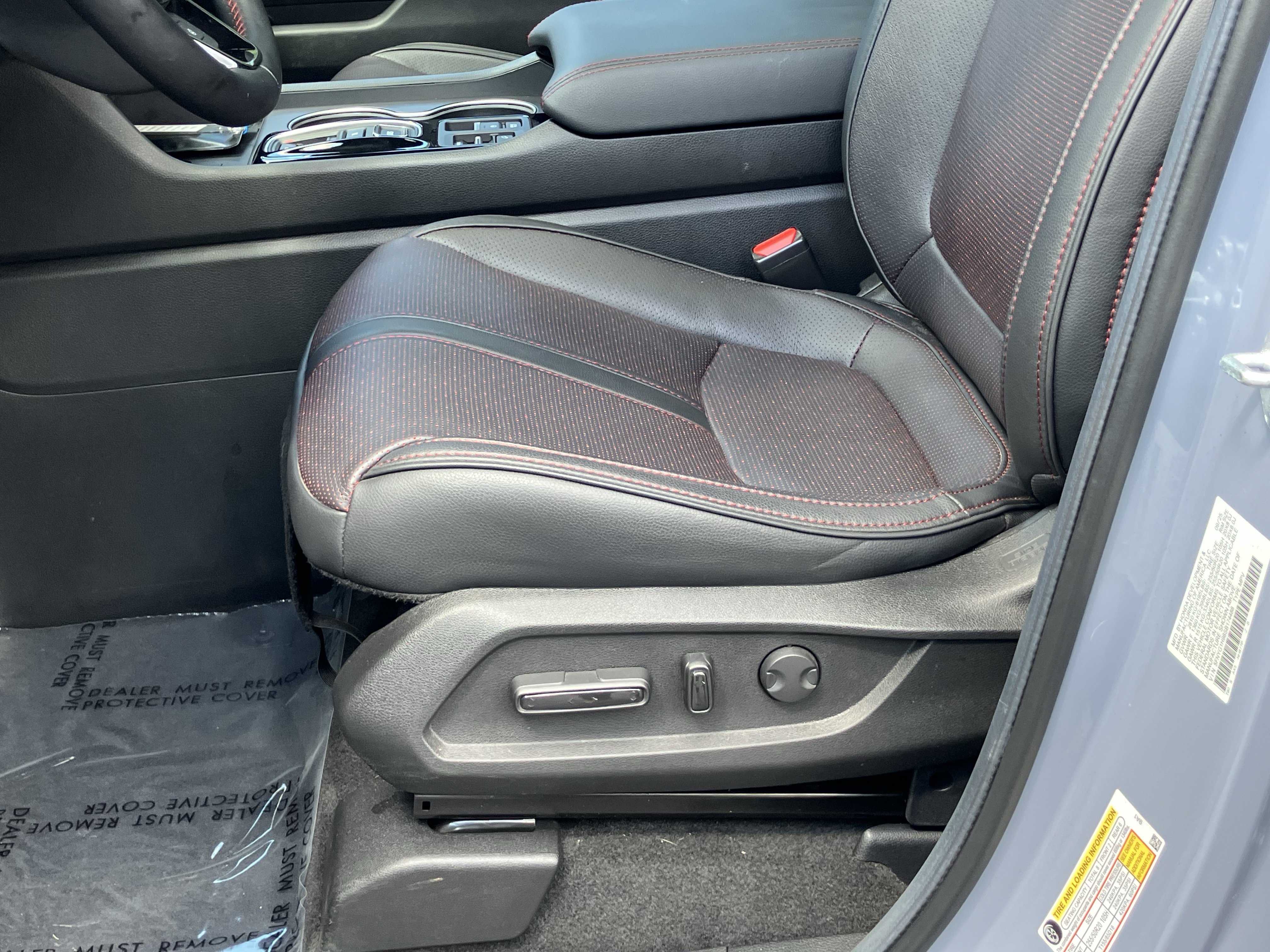 Certified 2025 Honda Pilot Black Edition image 17