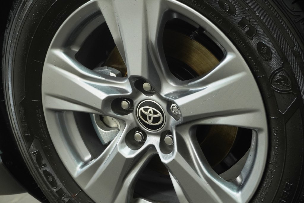 Used 2025 Toyota RAV4 XLE w/ Convenience Package AWD/4WD image 11