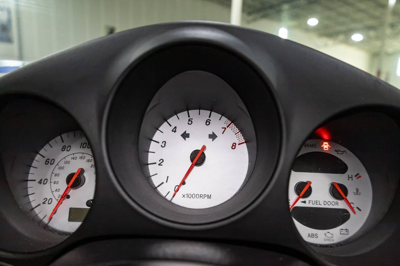 Used 2000 Toyota MR2 RWD image 11