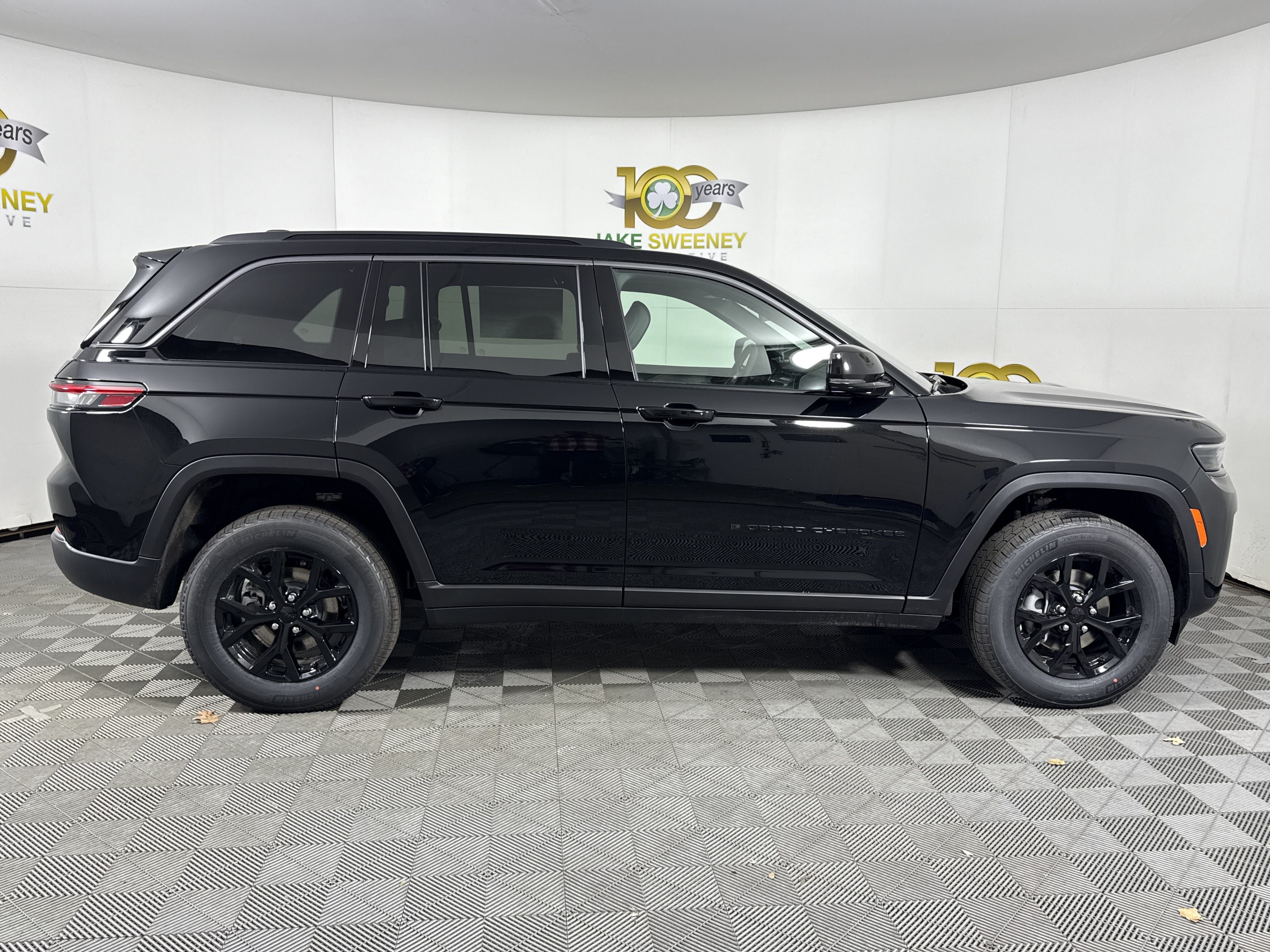 New 2026 Jeep Grand Cherokee Altitude AWD/4WD image 11