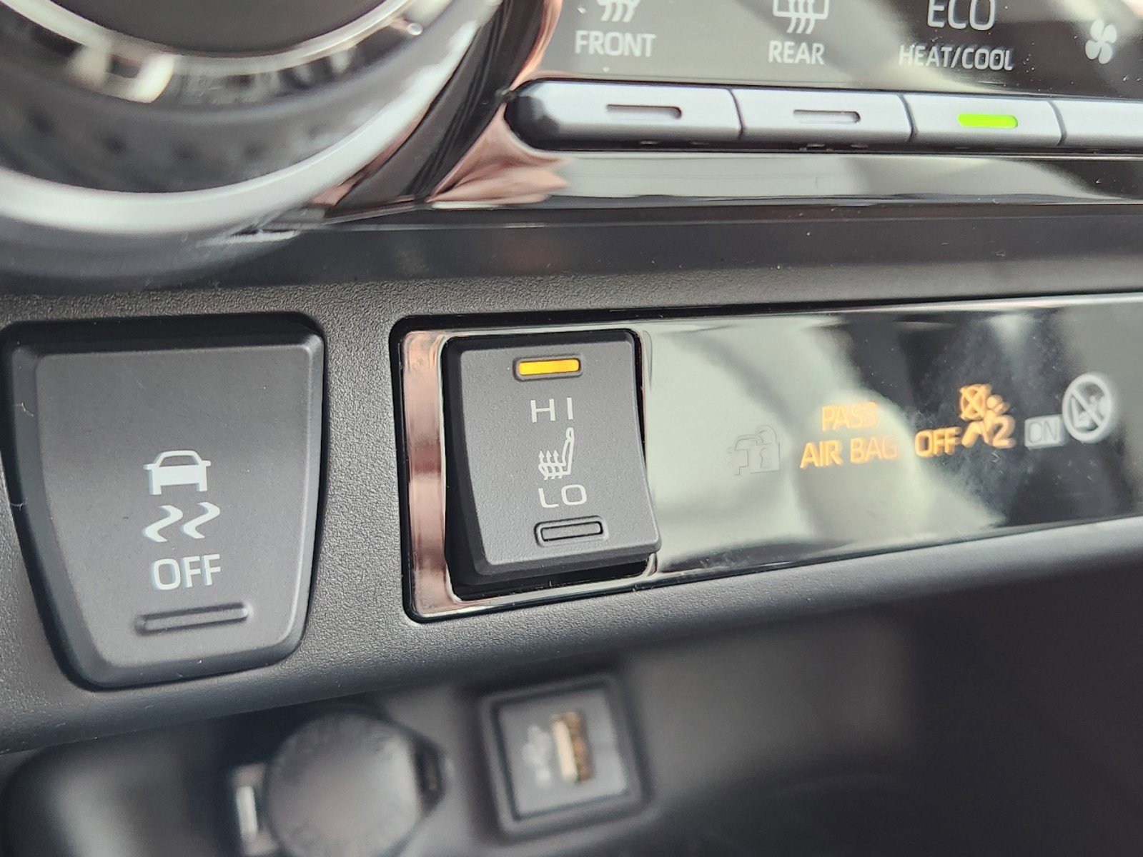 New 2025 Toyota RAV4 XLE Premium w/ Weather Package image 12