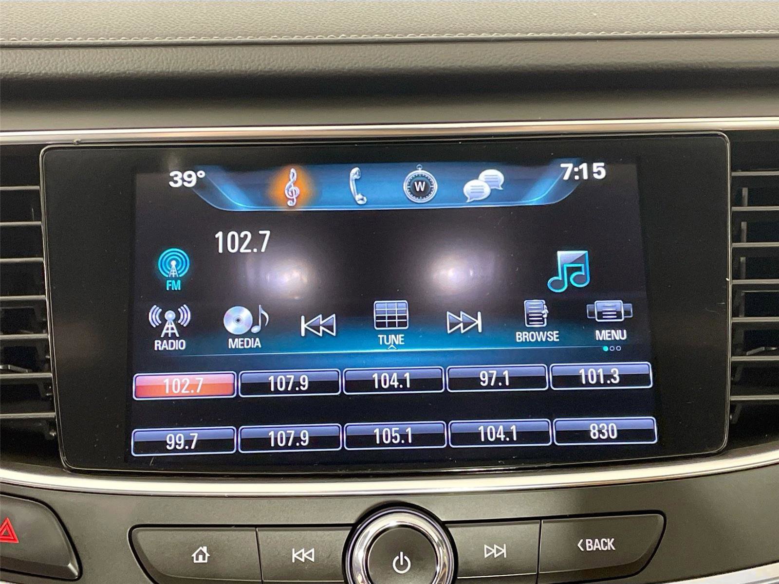 Used 2017 Buick LaCrosse Essence image 7