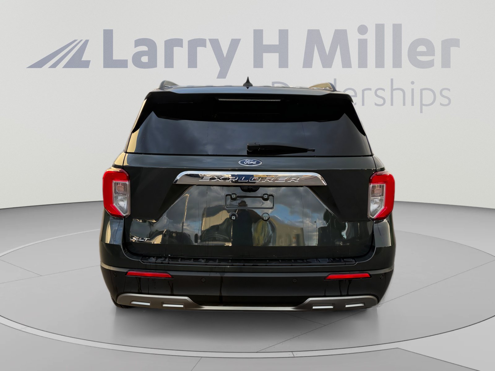 Used 2022 Ford Explorer XLT w/ Equipment Group 202A RWD image 4