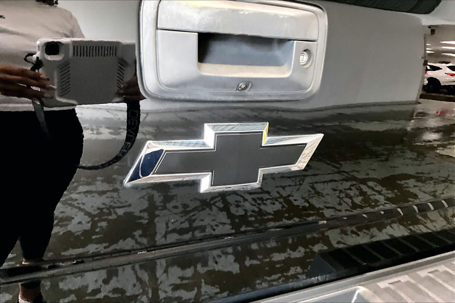 Used 2017 Chevrolet Silverado 1500 LT w/ Midnight Edition AWD/4WD image 33
