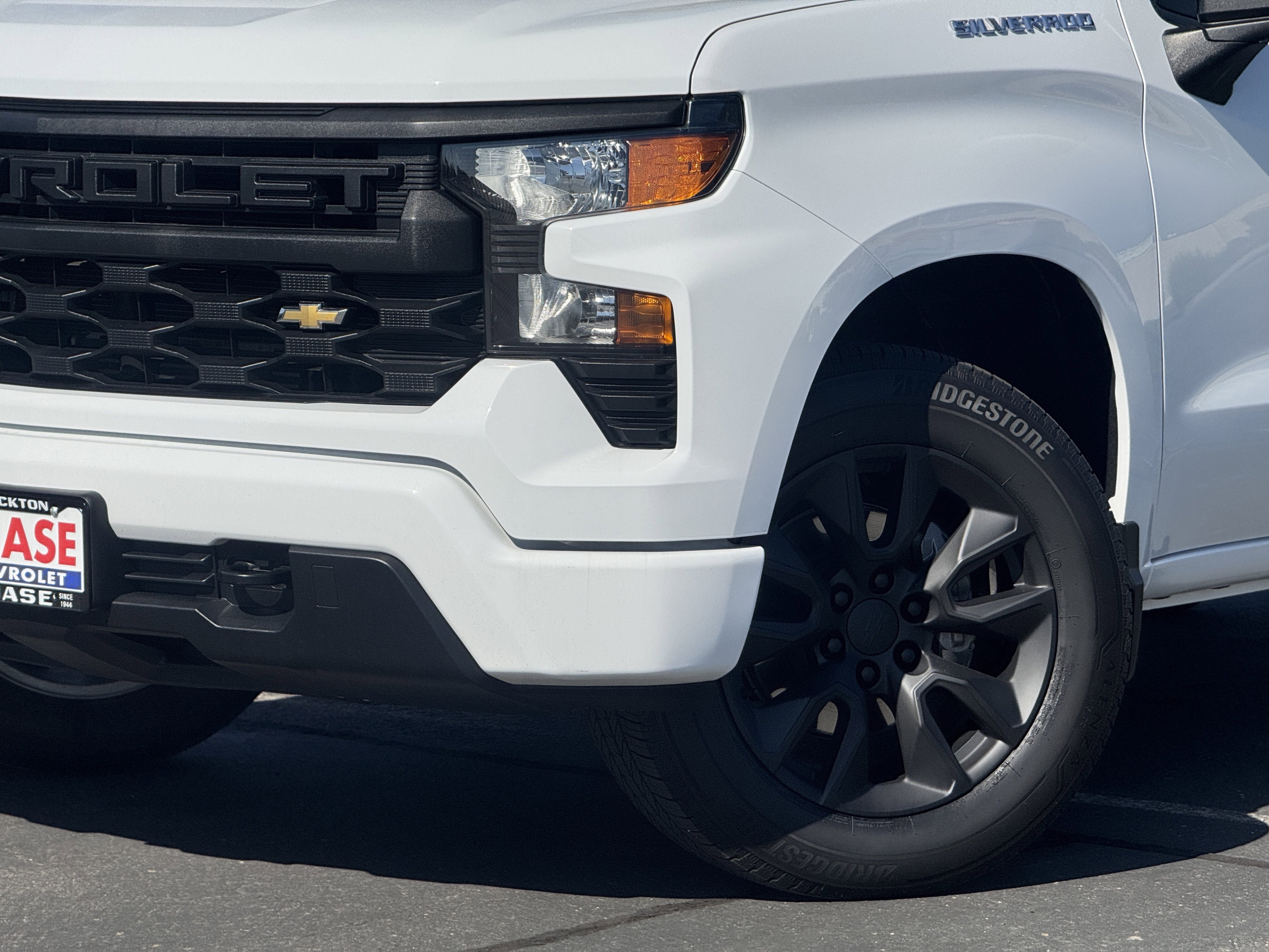 Used 2023 Chevrolet Silverado 1500 Custom image 3