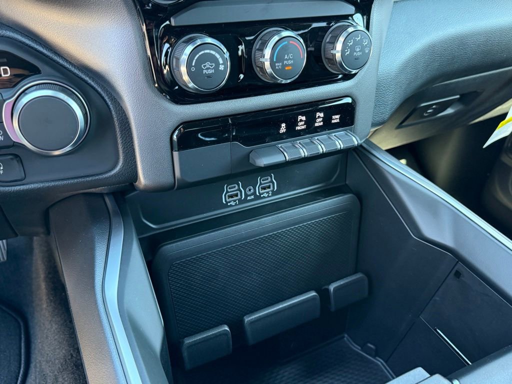 New 2026 RAM 1500 Express AWD/4WD image 22