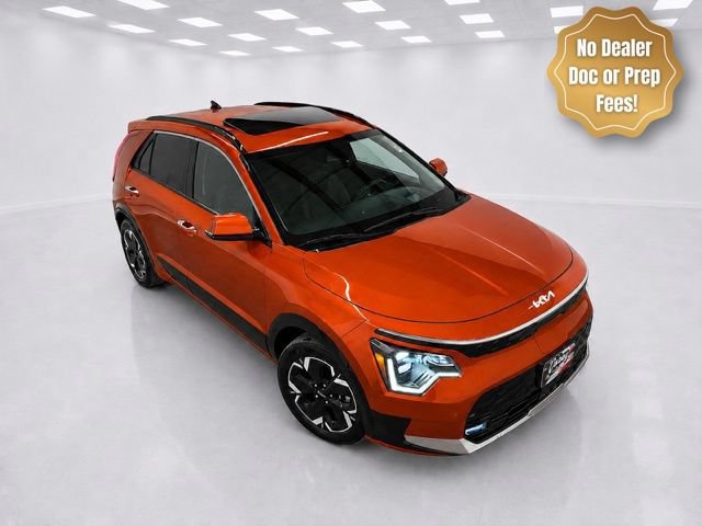 Used 2023 Kia Niro Wave w/ Wave Preserve Package FWD image 2