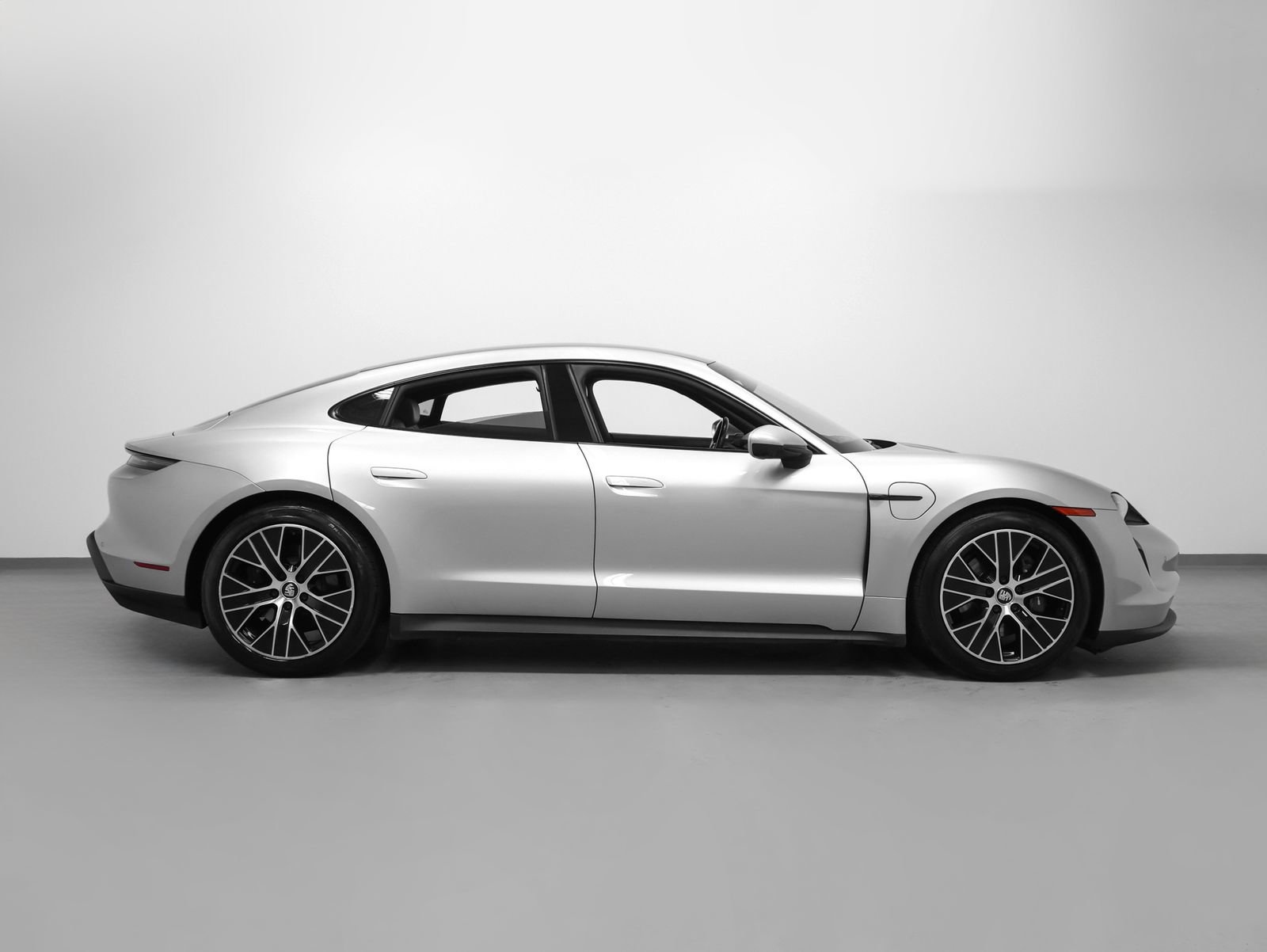 Certified 2021 Porsche Taycan image 13