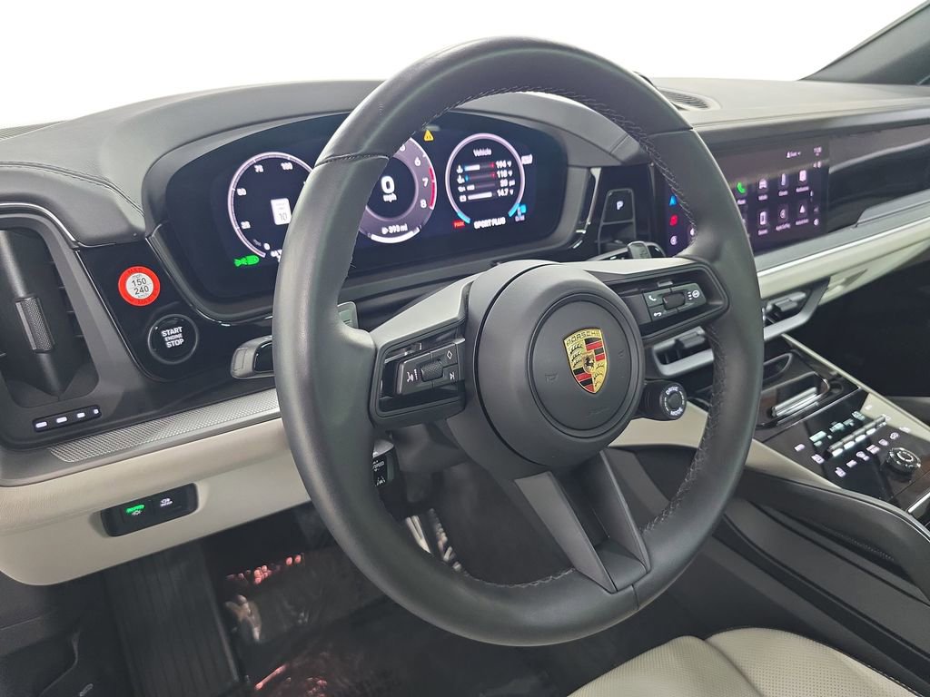 Certified 2024 Porsche Cayenne Coupe image 4
