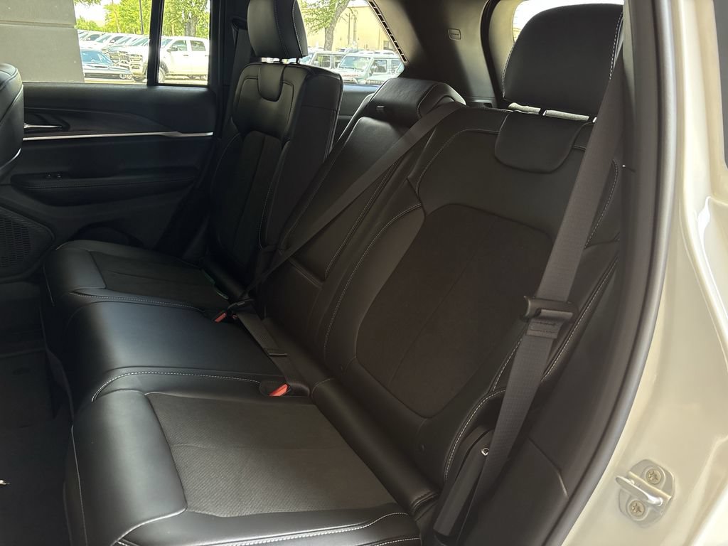 New 2026 Jeep Grand Cherokee Altitude AWD/4WD image 25