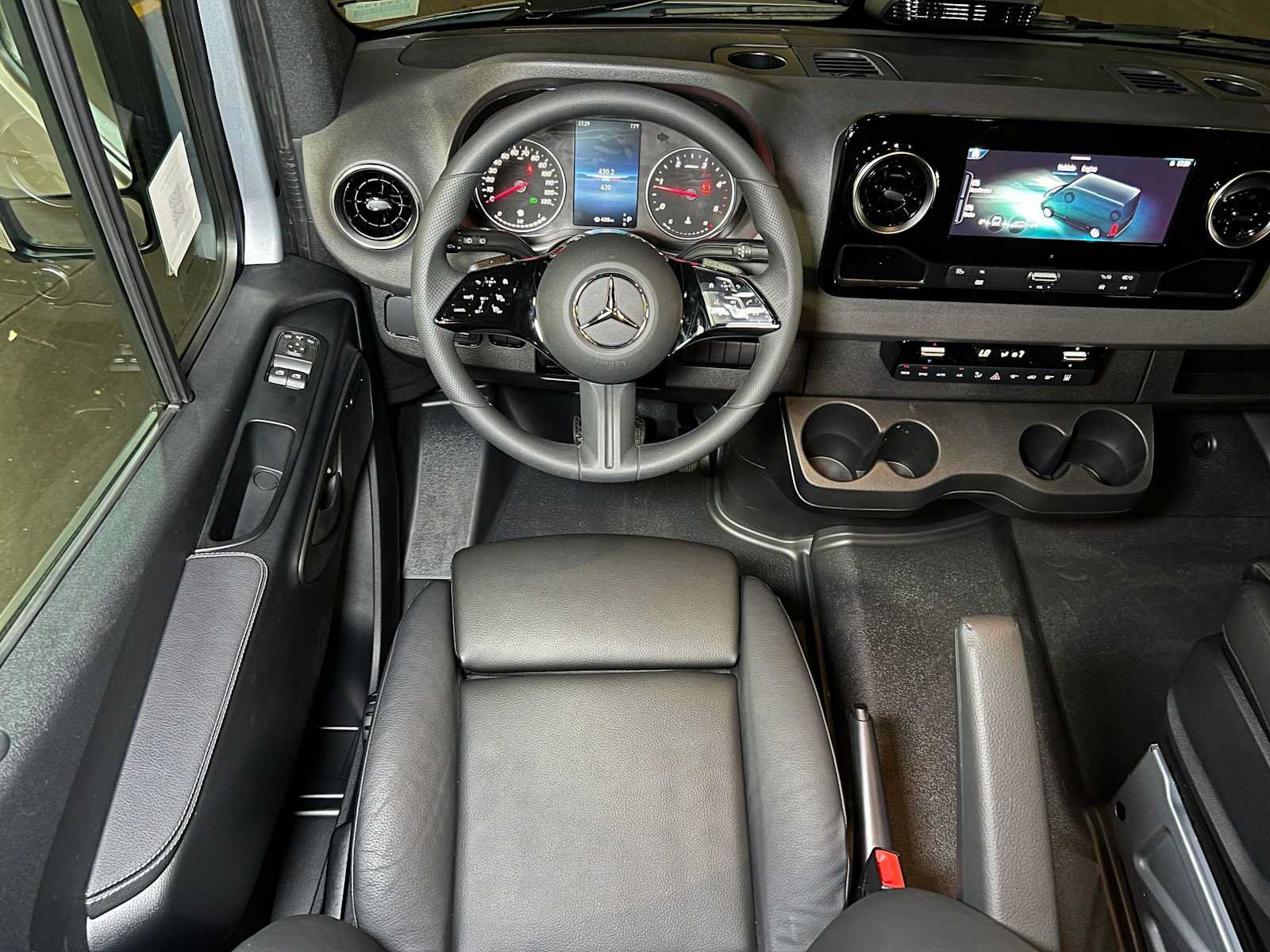 Used 2025 Mercedes-Benz Sprinter 2500 image 42