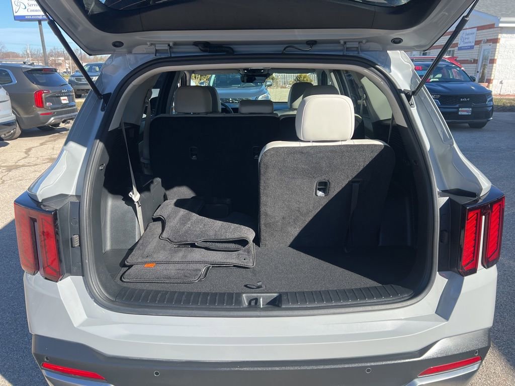 Certified 2025 Kia Sorento S w/ Panoramic Sunroof Package FWD image 12