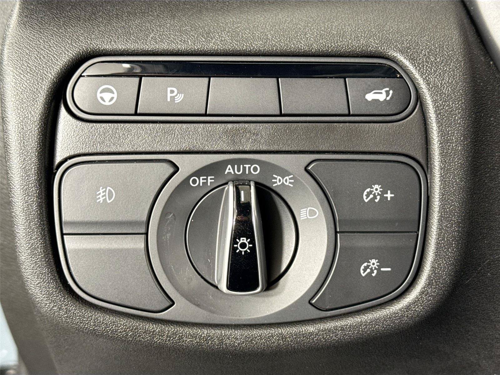 Used 2025 INFINITI QX50 Sport AWD/4WD image 16