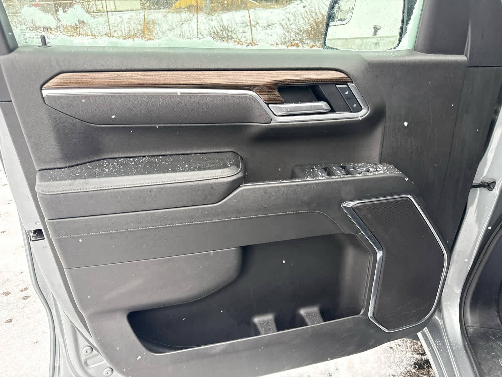 Used 2025 Chevrolet Silverado 1500 LT image 10