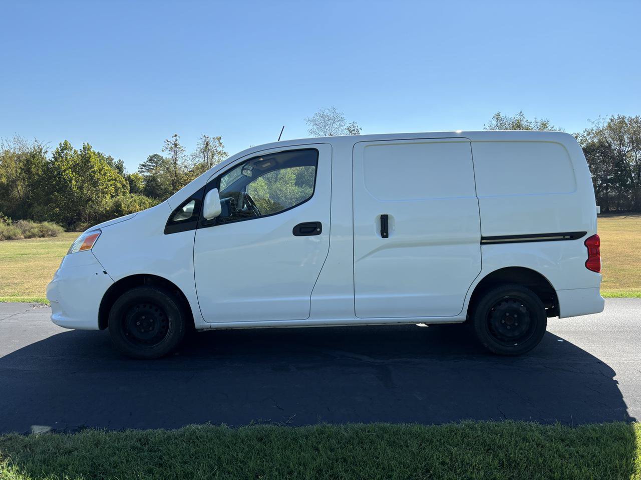 Used 2020 Nissan NV200 SV w/ Back Door Glass Package FWD image 2
