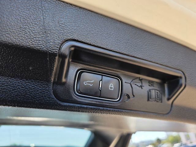 Used 2022 Ford Explorer XLT image 11