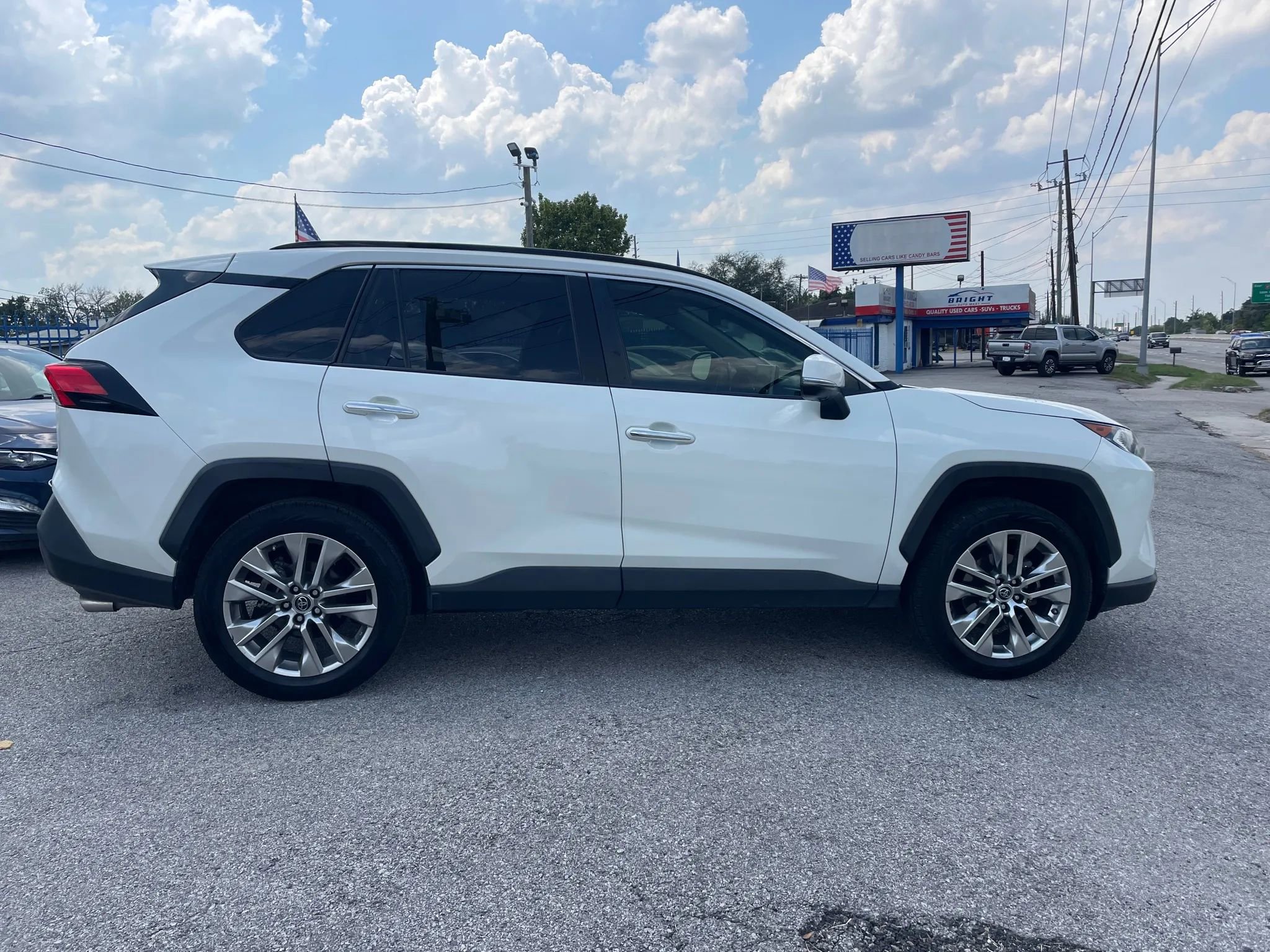 Used 2019 Toyota RAV4 Limited w/ Advanced Technology Package FWD image 4