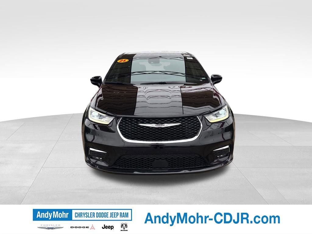 Used 2025 Chrysler Pacifica Select FWD video 2