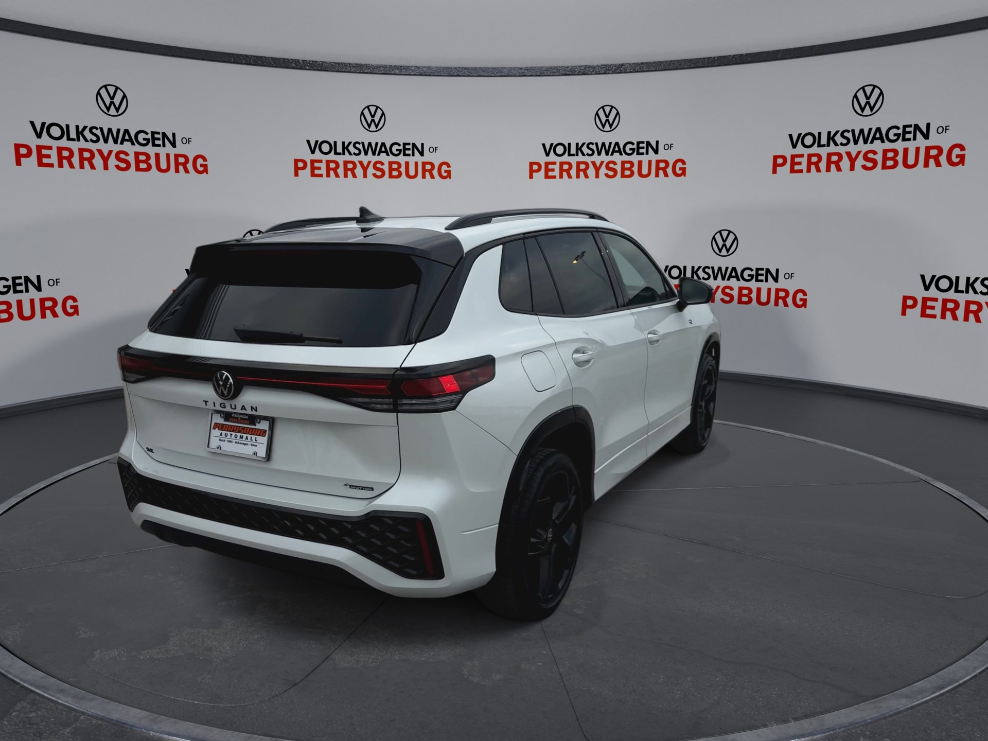 New 2026 Volkswagen Tiguan SE R-Line image 8