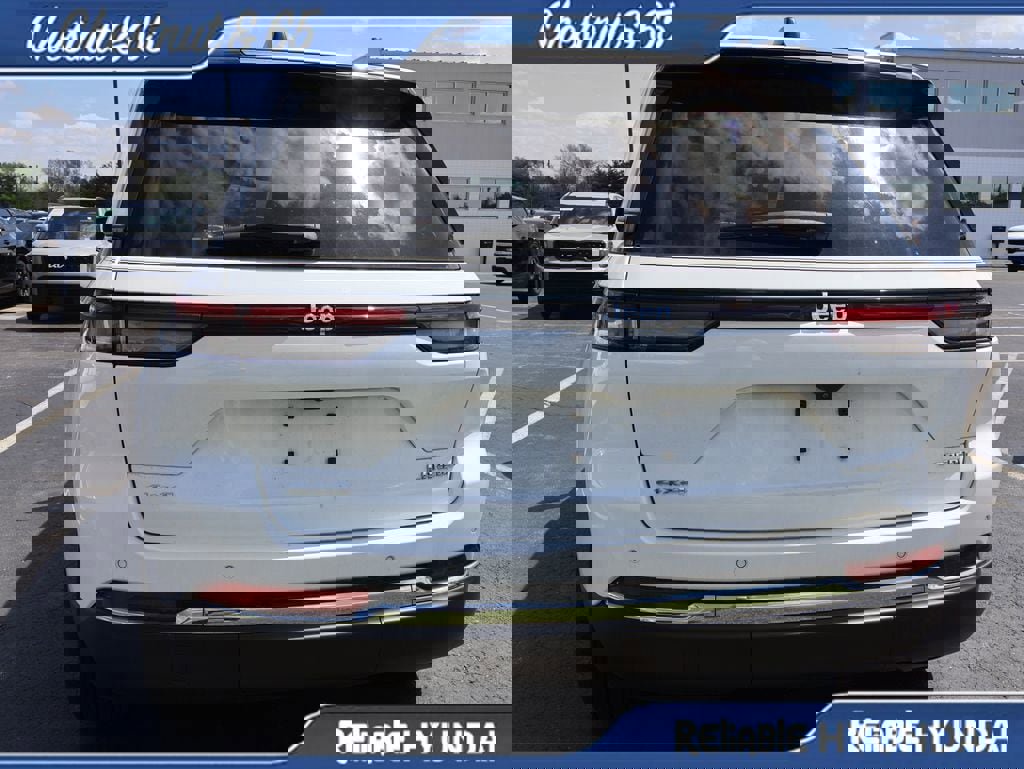 Used 2023 Jeep Grand Cherokee Laredo X image 16