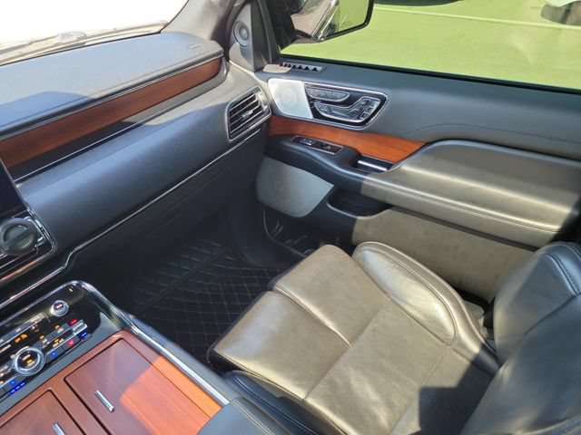 Used 2019 Lincoln Navigator L Reserve AWD/4WD image 16