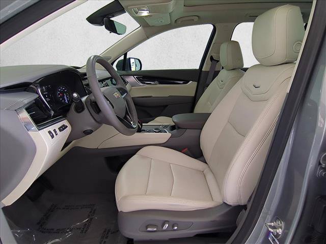 Used 2025 Cadillac XT6 Premium Luxury w/ Technology Package FWD image 17