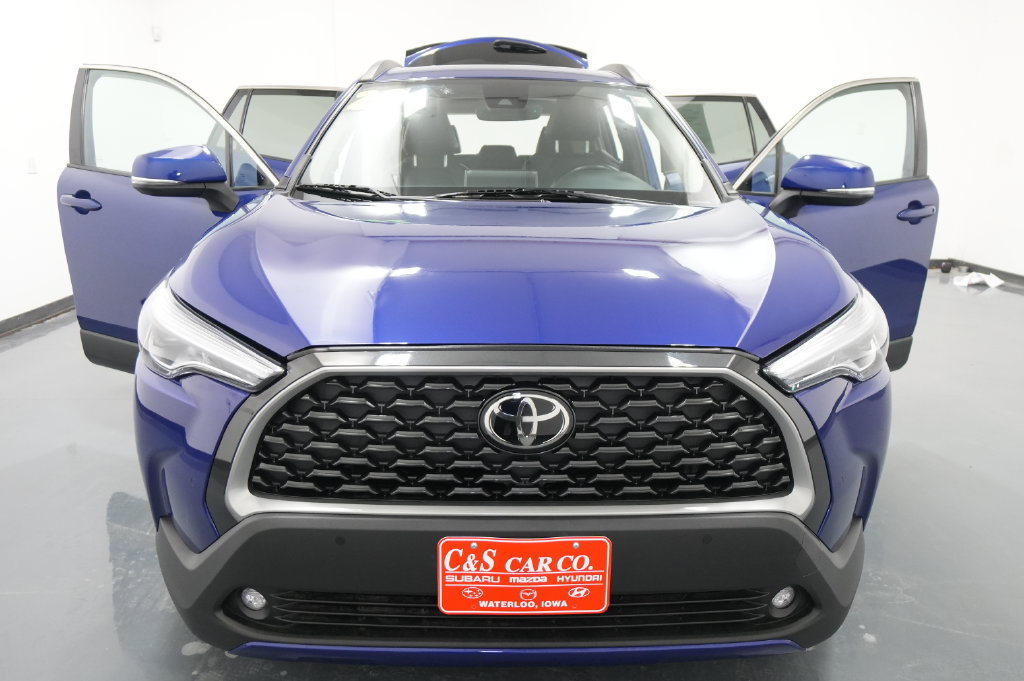 Used 2022 Toyota Corolla Cross XLE w/ Convenience Package AWD/4WD image 28