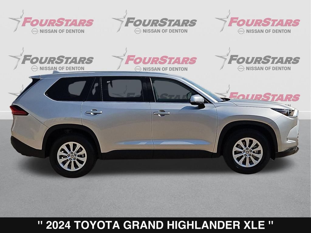 Used 2024 Toyota Grand Highlander AWD image 3