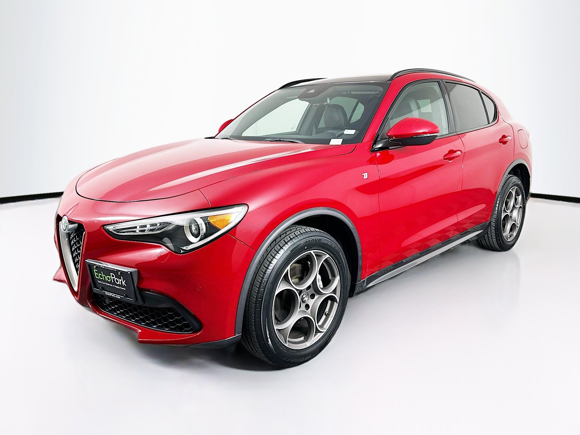 Used 2023 Alfa Romeo Stelvio Ti AWD/4WD image 3