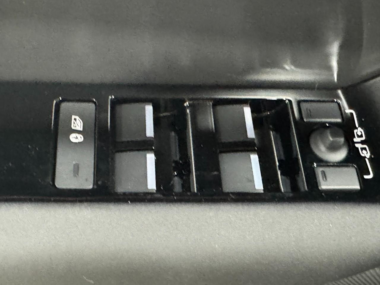 New 2026 Land Rover Range Rover Velar S image 24